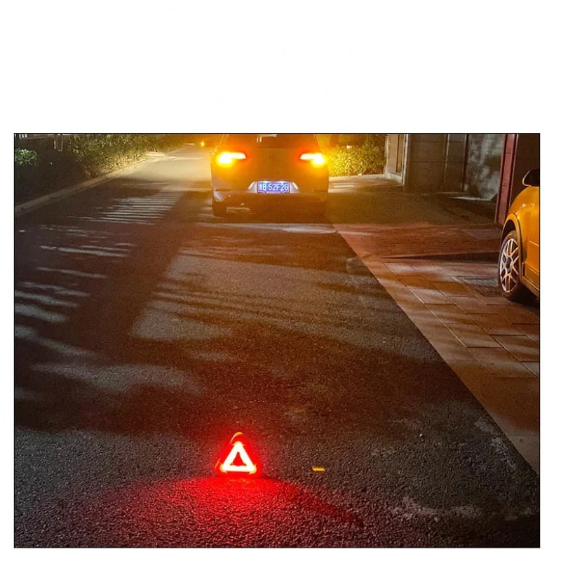 🔥Hot Sale 🔥 2-IN-1 Emergency Triangular Roadside Warning Light - Image 3