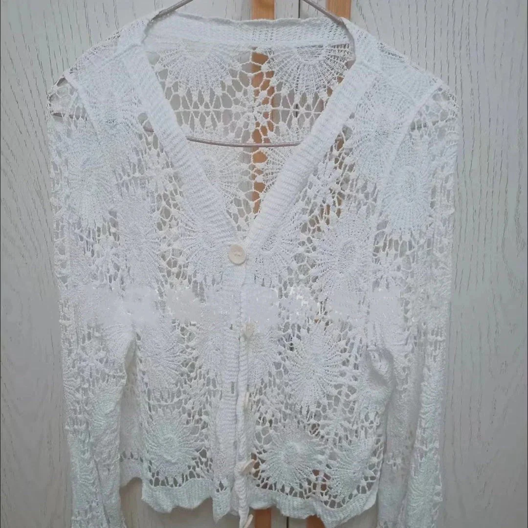 🌸Summer hot sale🌸Women lace V-neck long sleeve top - Image 4