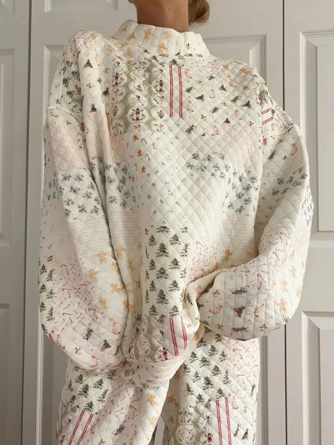 🎅Christmas Bestseller! ❄️🧣Christmas Holiday Quilted Mockneck Sweatshirt Set(✨Same as in the video) - Image 2