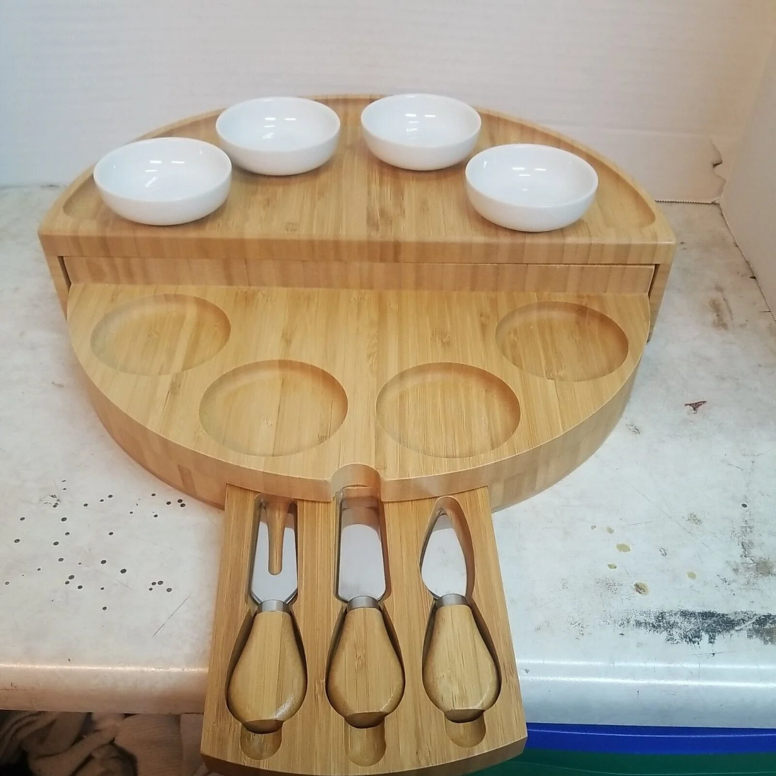🧀2024 Bamboo Swivel Charcuterie Board🔥With 4 Integrated Ceramic Bowls And 3 Piece Knife Set - Image 4