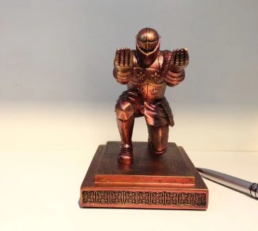 knight pen holder - Image 17