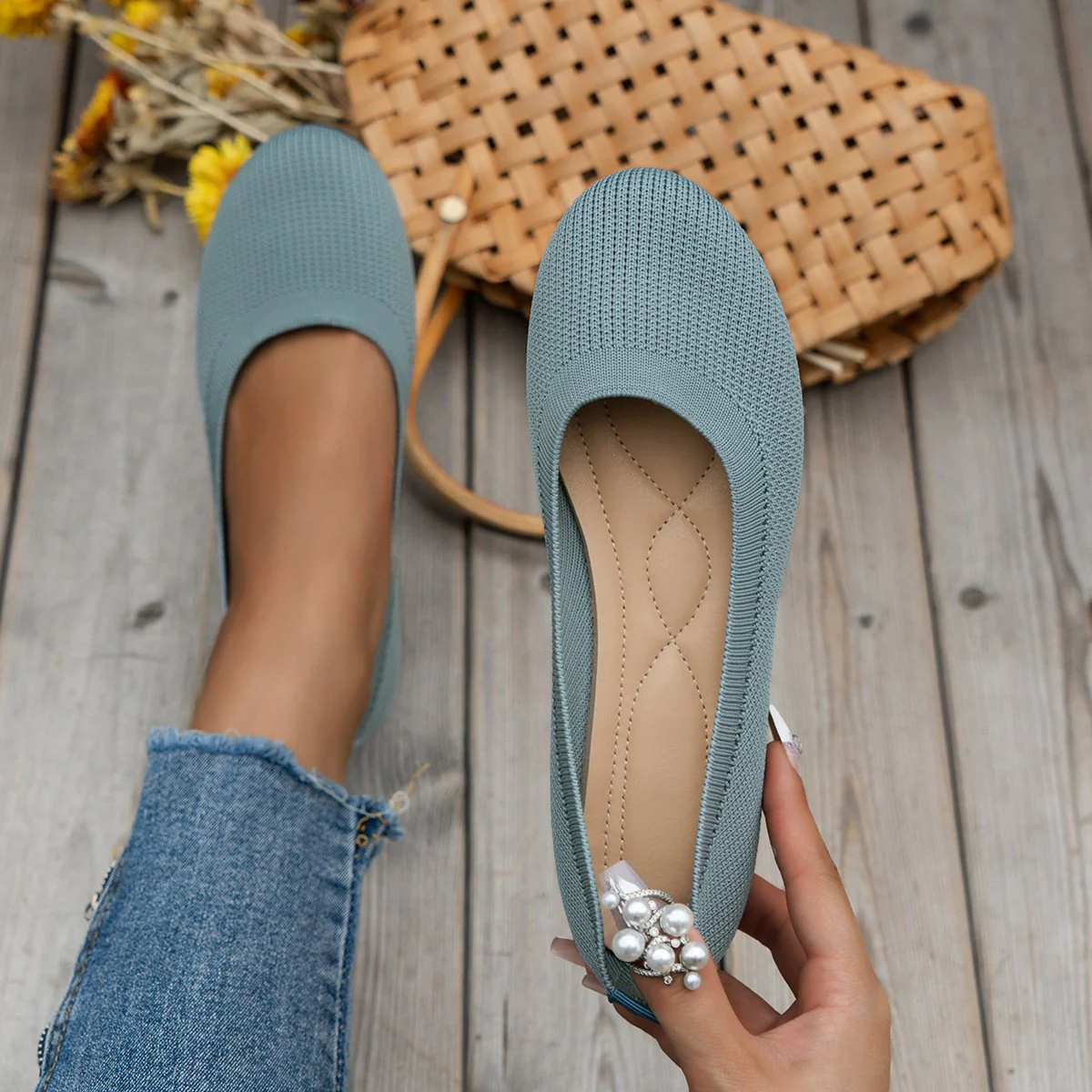 š Lightweight Square-Toe V-Cut Flats - Image 9