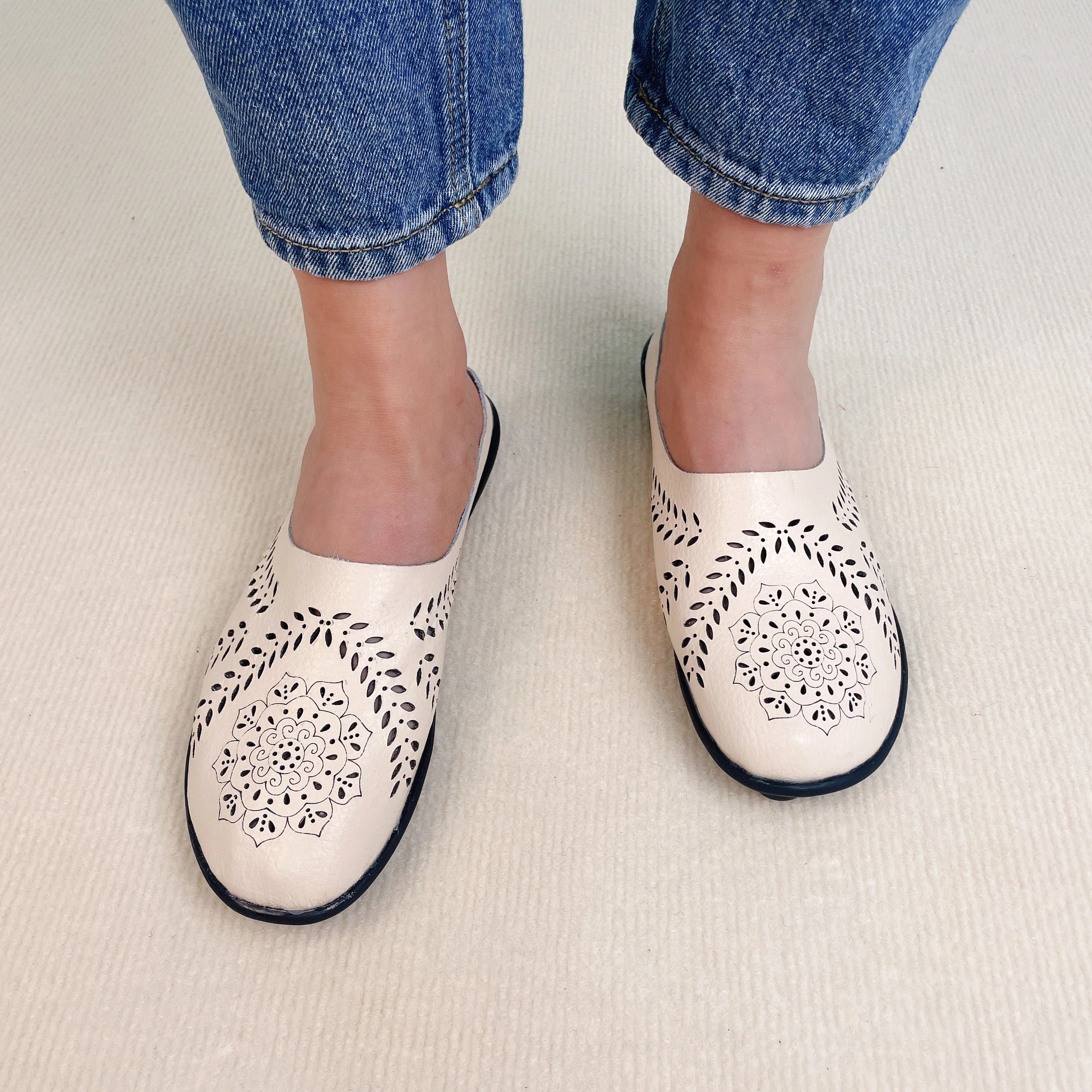 đ„49% OFF - Casual All-match Hollow Slippers - Image 10