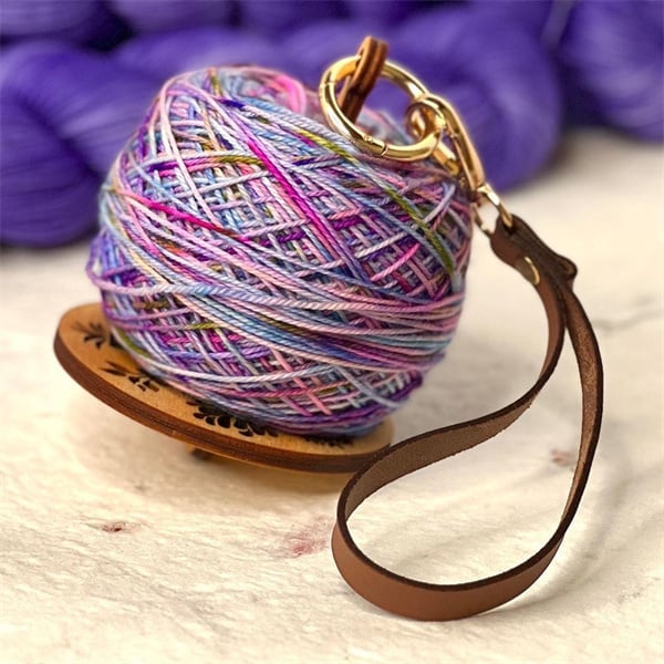 🔥💐Portable Wrist Yarn Holder, Travel Wrist Hanging Yarn Dispenser, Gift for Crocheter - Image 10