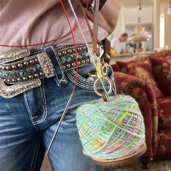 🔥💐Portable Wrist Yarn Holder, Travel Wrist Hanging Yarn Dispenser, Gift for Crocheter - Image 5