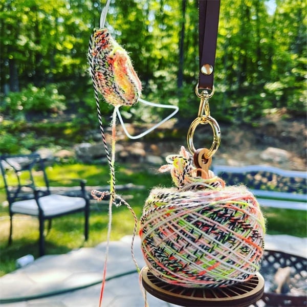 🔥💐Portable Wrist Yarn Holder, Travel Wrist Hanging Yarn Dispenser, Gift for Crocheter - Image 7