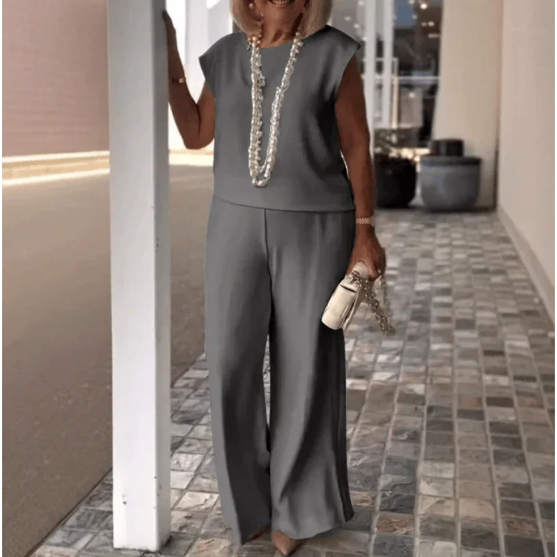 Women's crew neck sleeveless top and pants set - Image 2