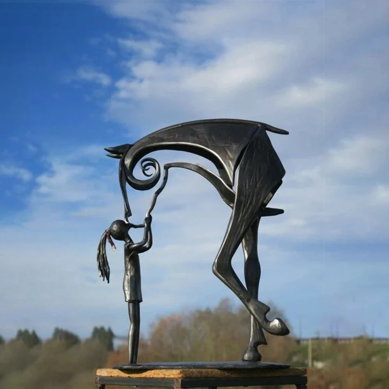 Kiss Horse Sculpture - Image 3