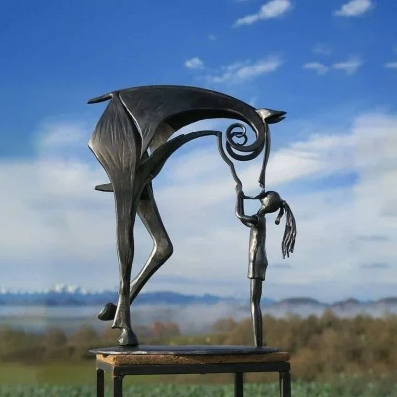Kiss Horse Sculpture - Image 4