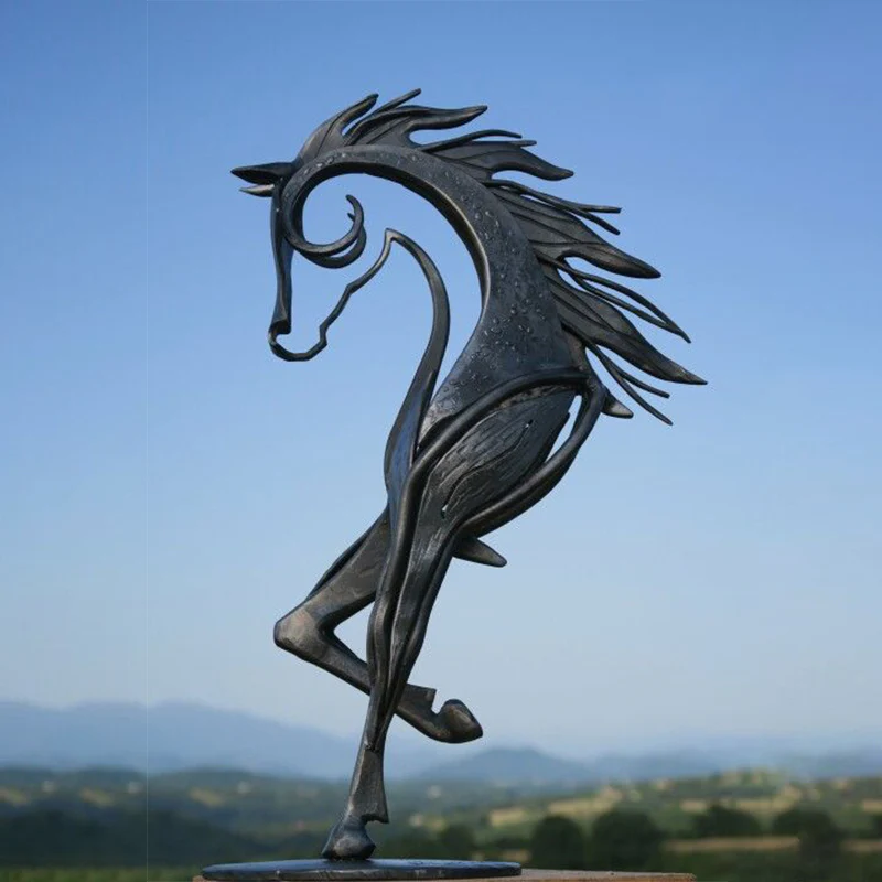 Kiss Horse Sculpture - Image 5