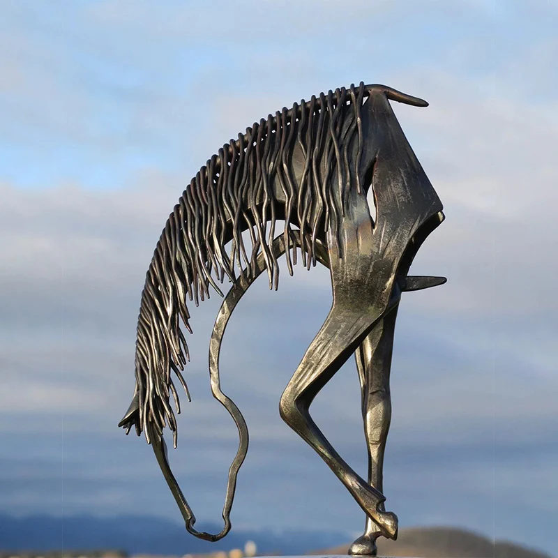 Kiss Horse Sculpture - Image 7