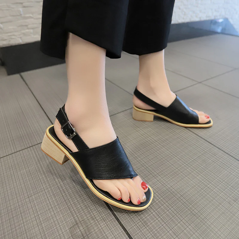 (flash sale)2022 Spring and summer leather casual shoes and new belt buckle solid color plus size women's sandals - Image 8